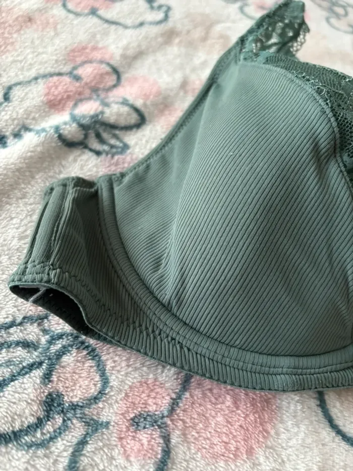 Soutien gorge vert - photo numéro 2