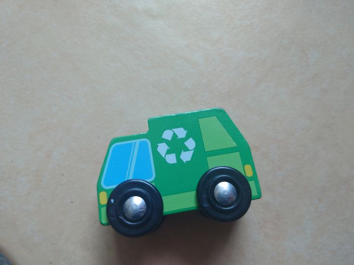 Lot de voitures en bois - photo numéro 4