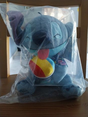 Peluche moyenne Glace pilée Stitch Attacks Snacks, 7 sur 12 Disney