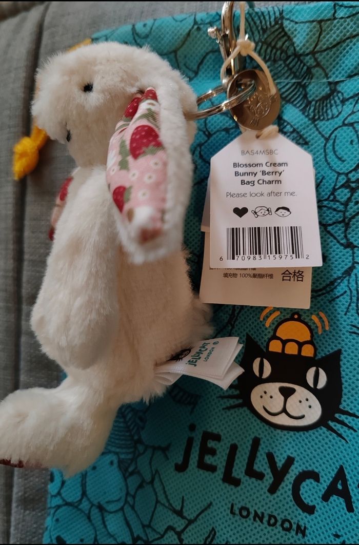 Jellycat Blossom Cream Bunny Berry 🐰 - photo numéro 2