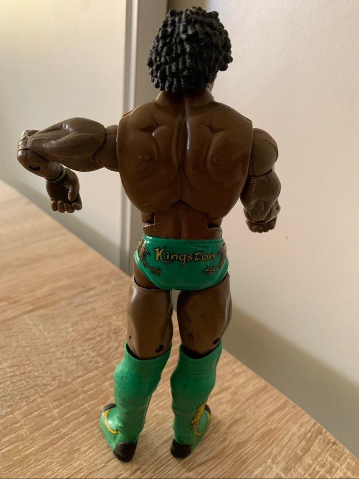 Figurine catcheur WWE kofi Kingston - photo numéro 3