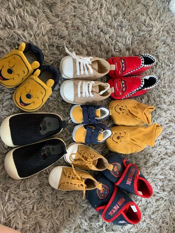 Vend petit chaussure bébé