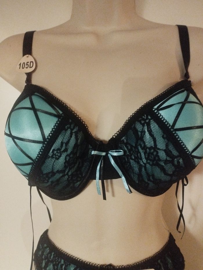 Ensemble de lingerie neuf avec armatures et rembourrage 105D XXL pour le string - photo numéro 2