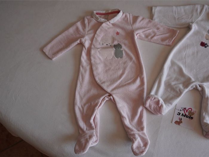 Lot n°6 de 2 Pyjamas velours blancs/roses fantaisies Obaibi en 3 mois - photo numéro 4