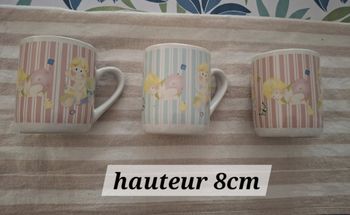 lot 3 mugs pastels
