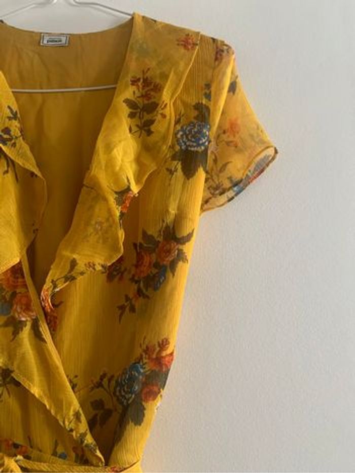 Robe jaune à fleurs - photo numéro 2