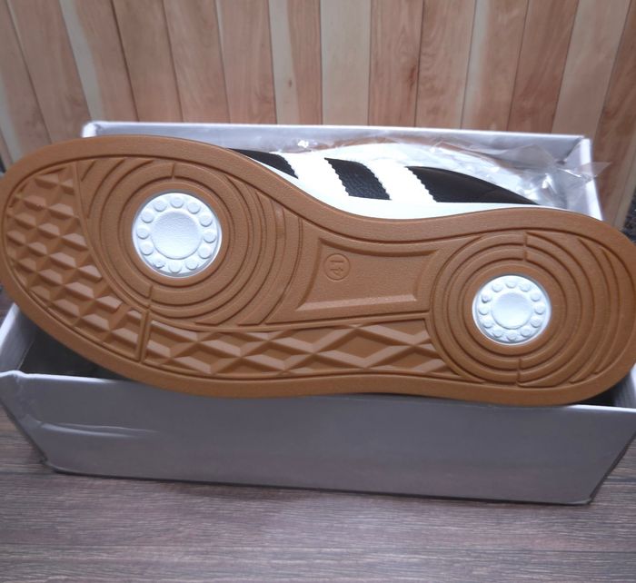 Baskets noires et blanches - Look Skate Urbain - Neuves - Taille 41 - photo numéro 4