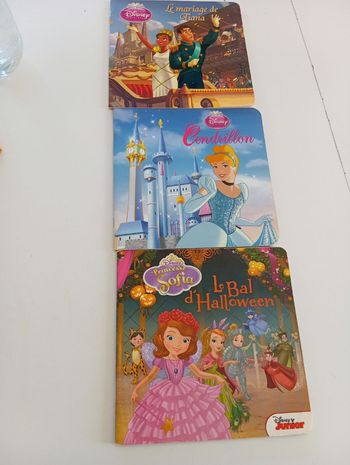 Lot de 2 livres plus un offert