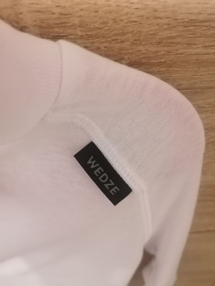 Tee-shirt thermique neuf 10ans decathlon - photo numéro 3