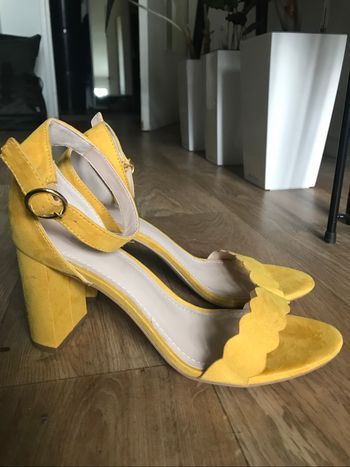 Chaussures à talons jaune