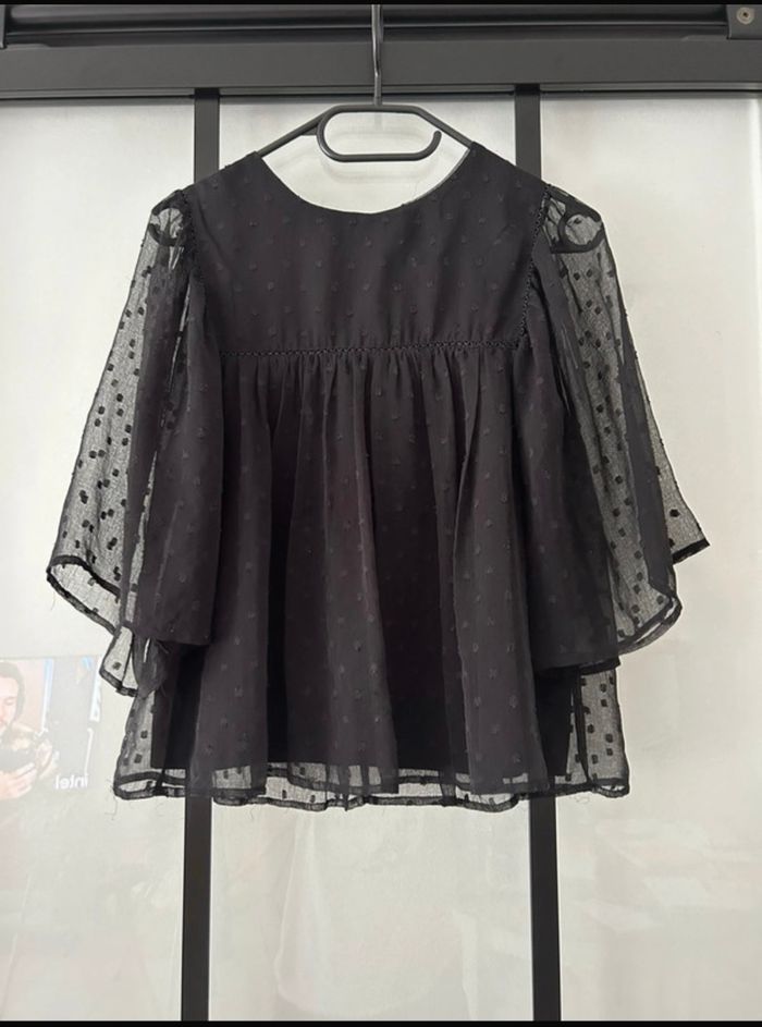 Chemisier noir en tulle