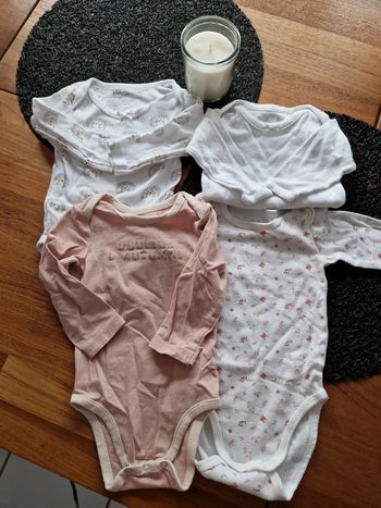 Lot de 4 bodys 9 mois