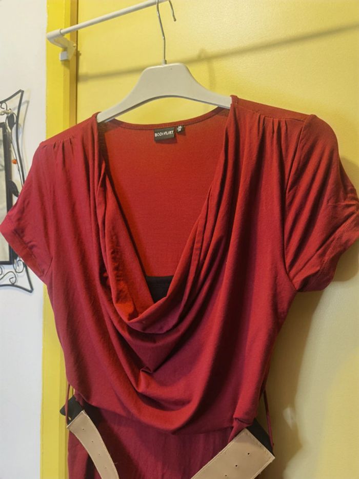 Robe rouge foncé bordeau avec ceinture - photo numéro 3