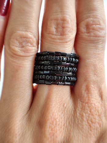 Bague perles noires