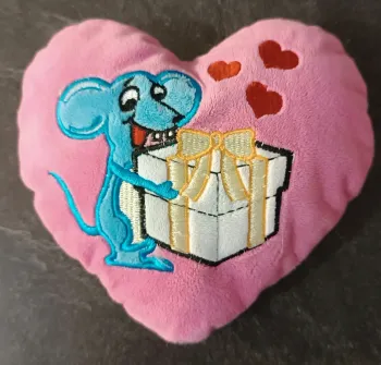 Doudou en coeur avec dessin de souris