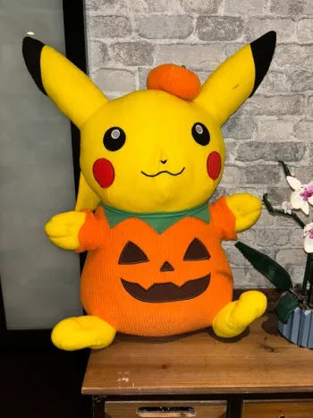 Grande peluche pikachu Halloween