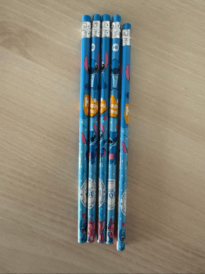 5 crayon gris stitch