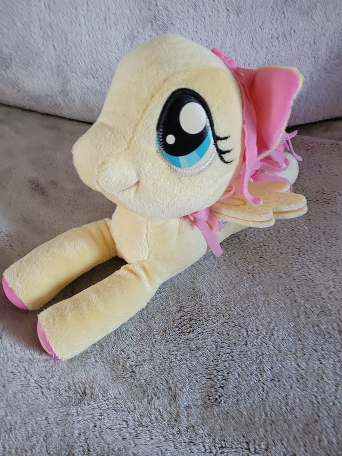 Peluche Little Pony avec ses cheveux roses et ses grands yeux - photo numéro 3