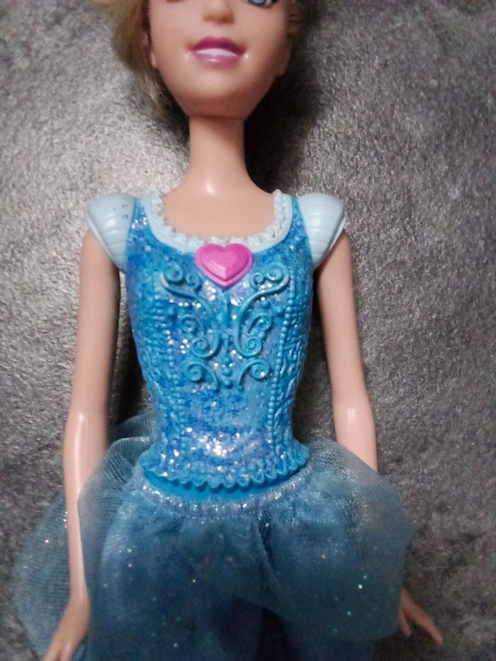 Poupées et coiffeuse Cendrillon - photo numéro 7
