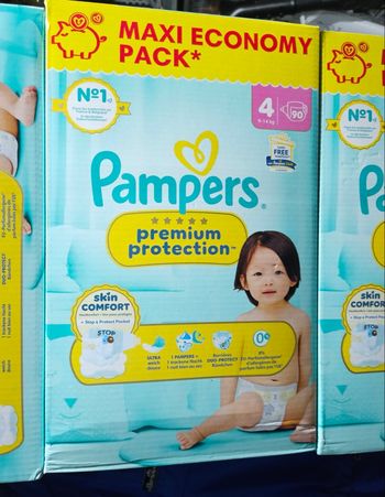 Couches pampers premium (9-14 kg) taille 4 neuf