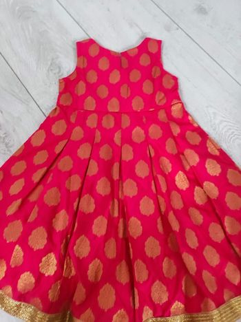 Robe rouge et doré