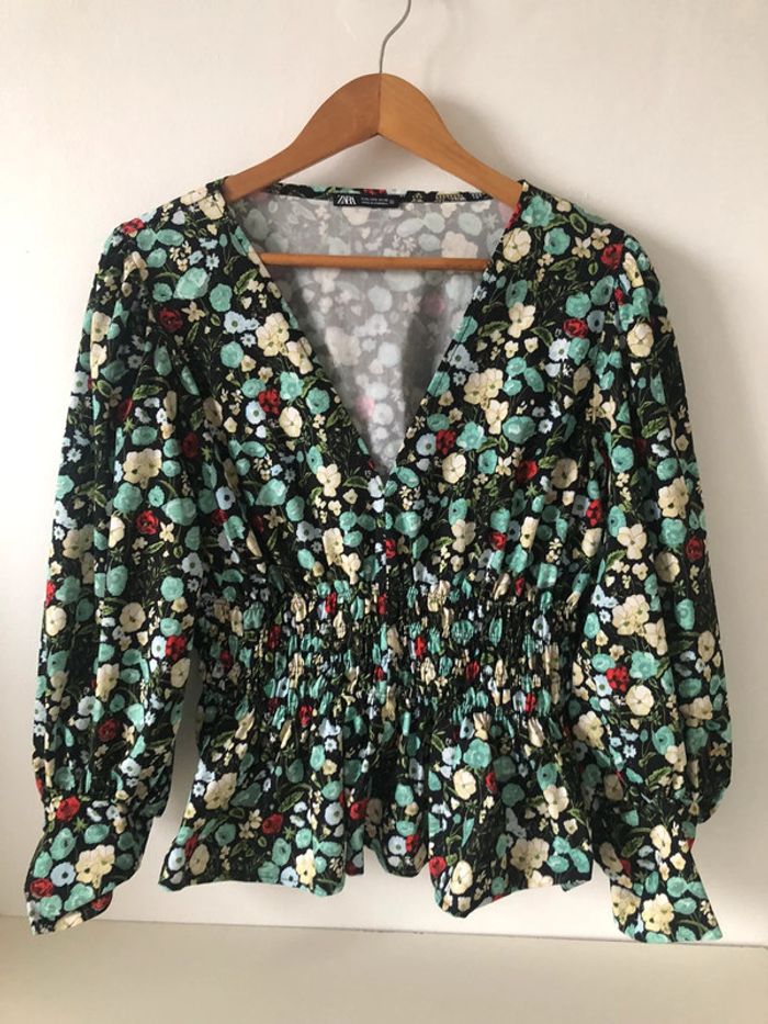 Chemisier blouse Zara à fleurs cintrée