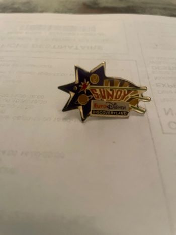 Pin’s Sundy EuroDisney