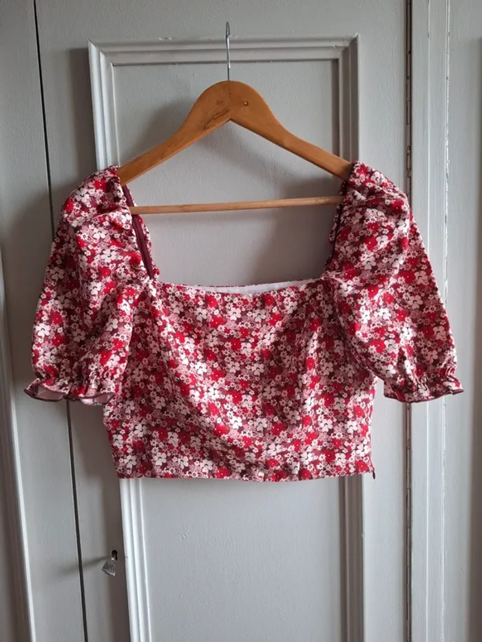 Blouse courte fleurie Nakd