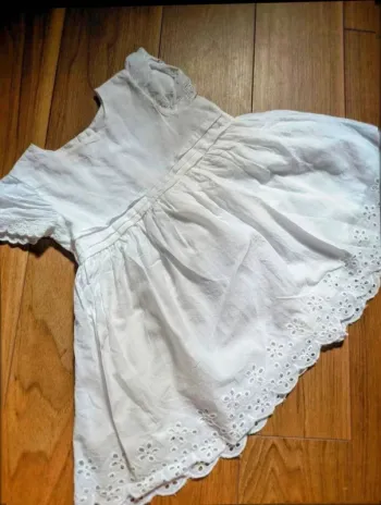 Robe manches courtes blanche dentelle