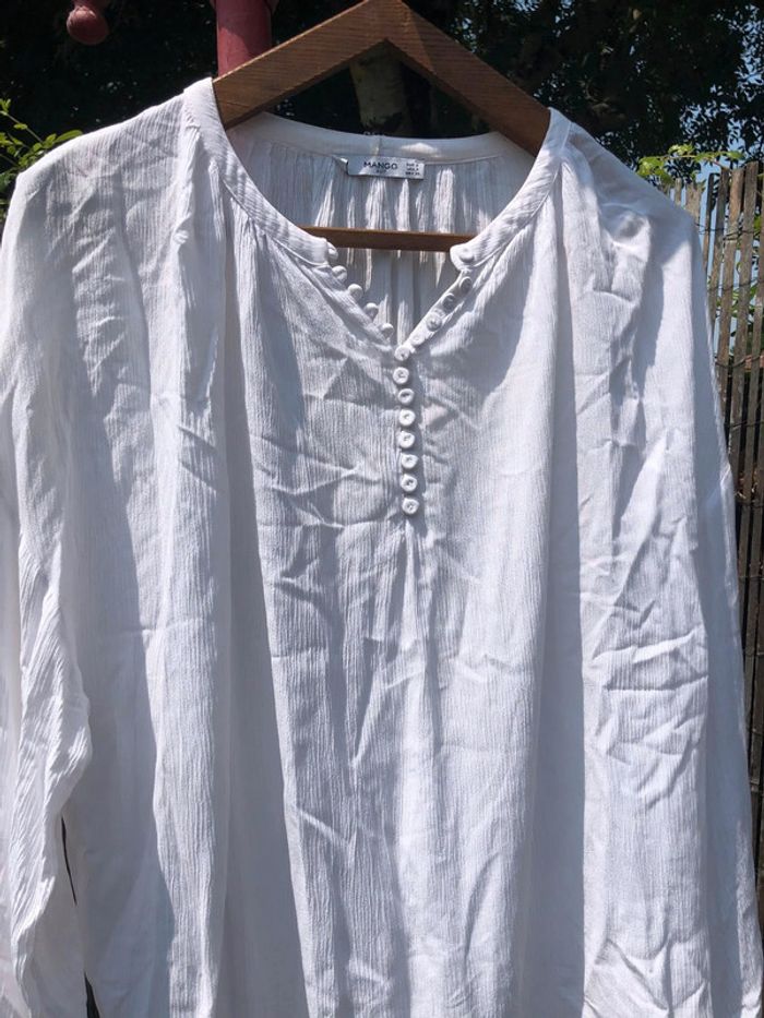 👚 Blouse tunique Mango longue, large et ample à col V et à manches longues avec détails boutons - photo numéro 3