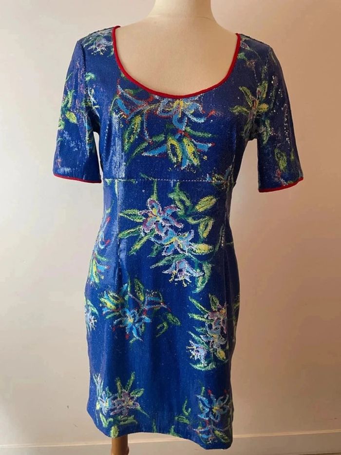 Incroyable robe bleu à sequins
