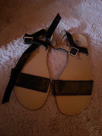 Nues pieds