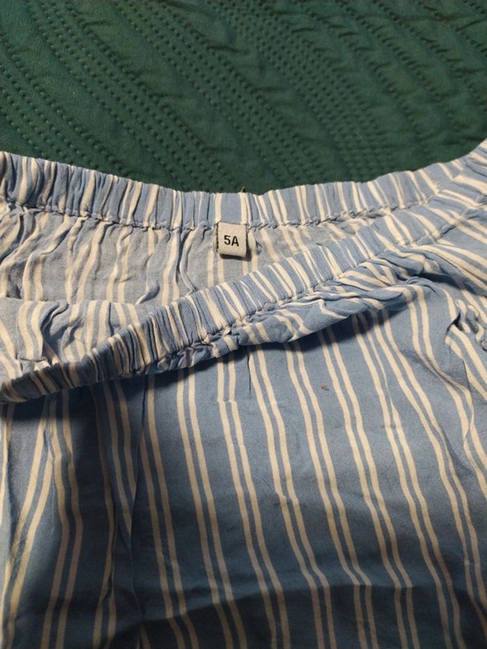 T-shirt blanc et bleu 5 ans - photo numéro 3