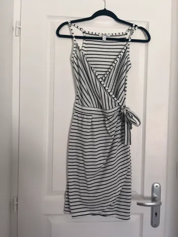 Robe cache coeur Jenniyer blanche et noire
