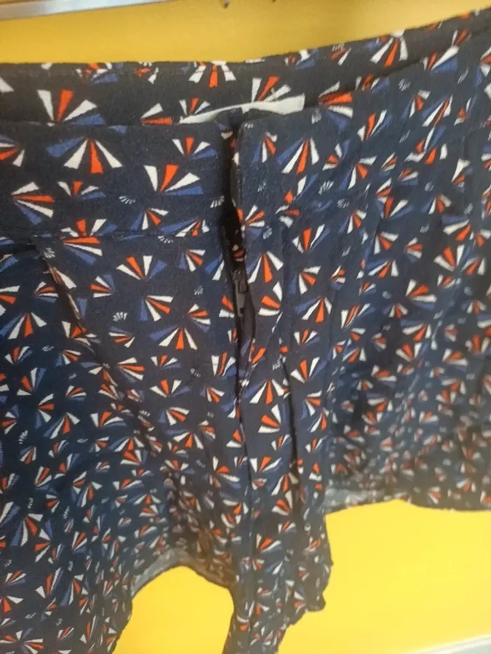 Joli petit short Bizzbee taille S - photo numéro 2
