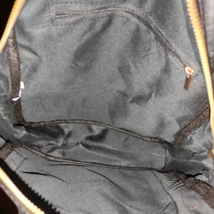 Sac à dos noir élégant en similicuir avec fermetures dorées + pochette assortie - photo numéro 5