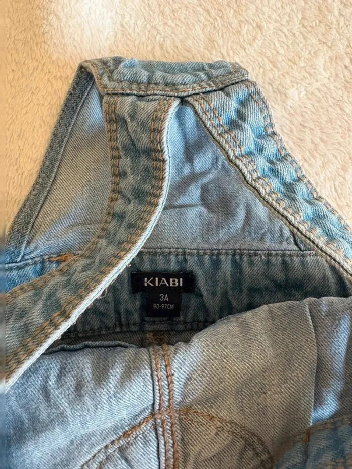 Salopette courte en jean clair Kiabi – Taille 3 ans (90-97 cm) - photo numéro 4