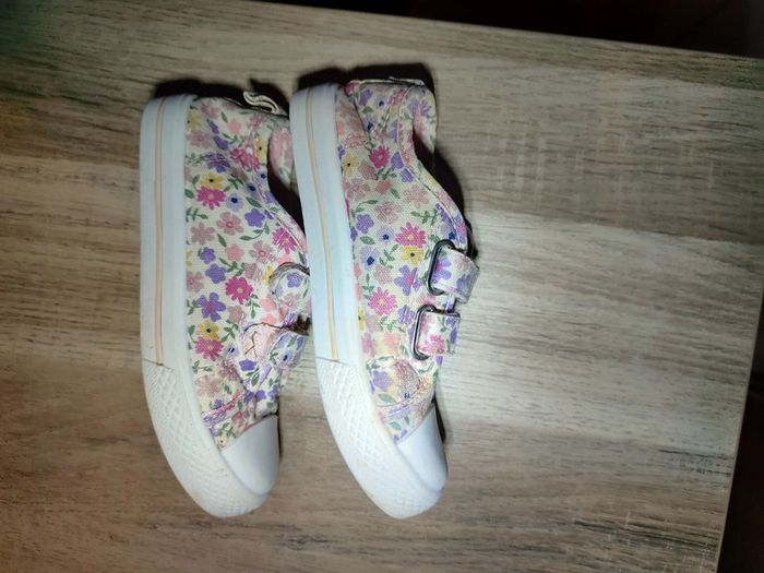 Chaussures basket scratch fleurs 27 - photo numéro 2