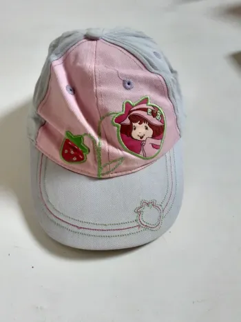 Casquette charlotte aux fraises