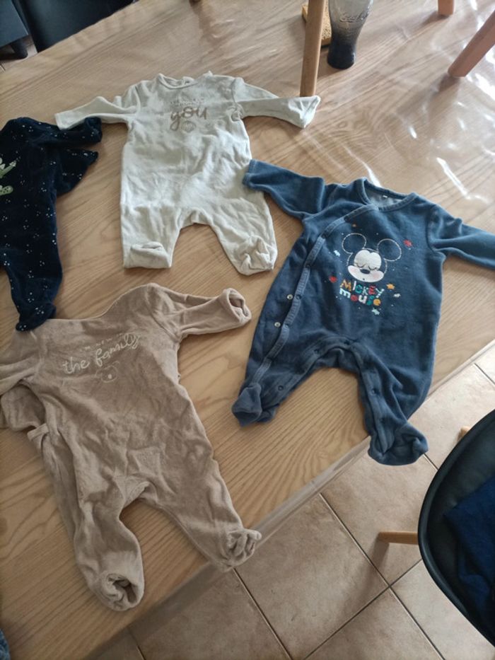 Lots de pyjamas - photo numéro 4