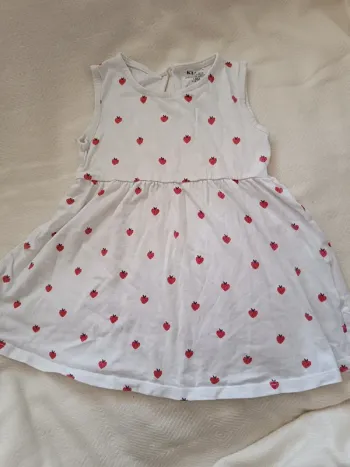 🎀 petite robe légère blanche Motif fraise taille 18 mois Kiabi 🎀