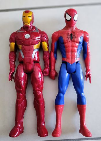 Figurine spiderman et iron man