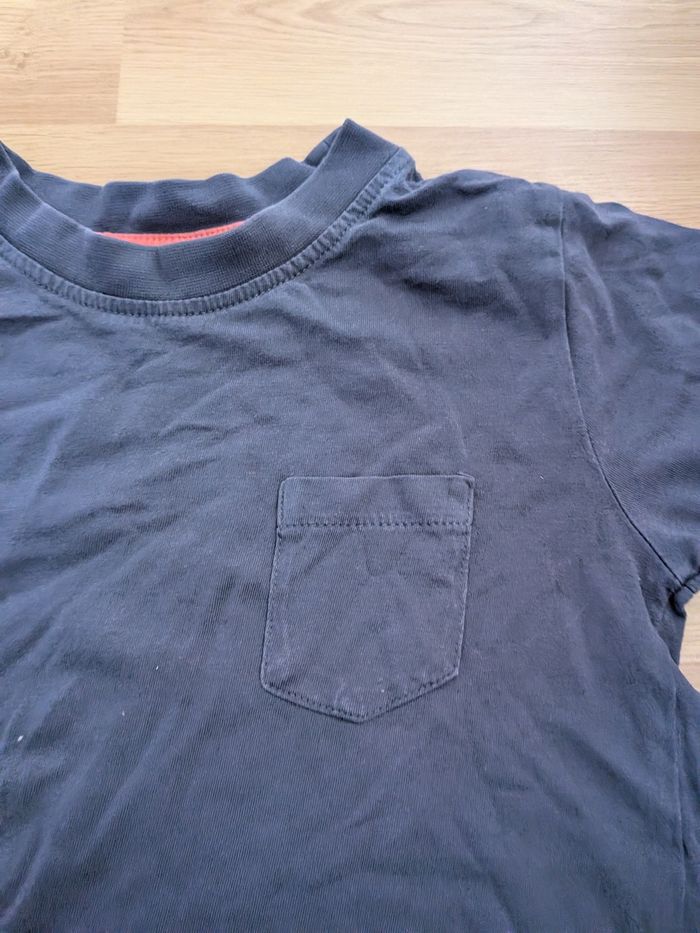 T-shirt gris foncé avec poche – Succes Collection – Taille 5 ans 🖤 - photo numéro 2