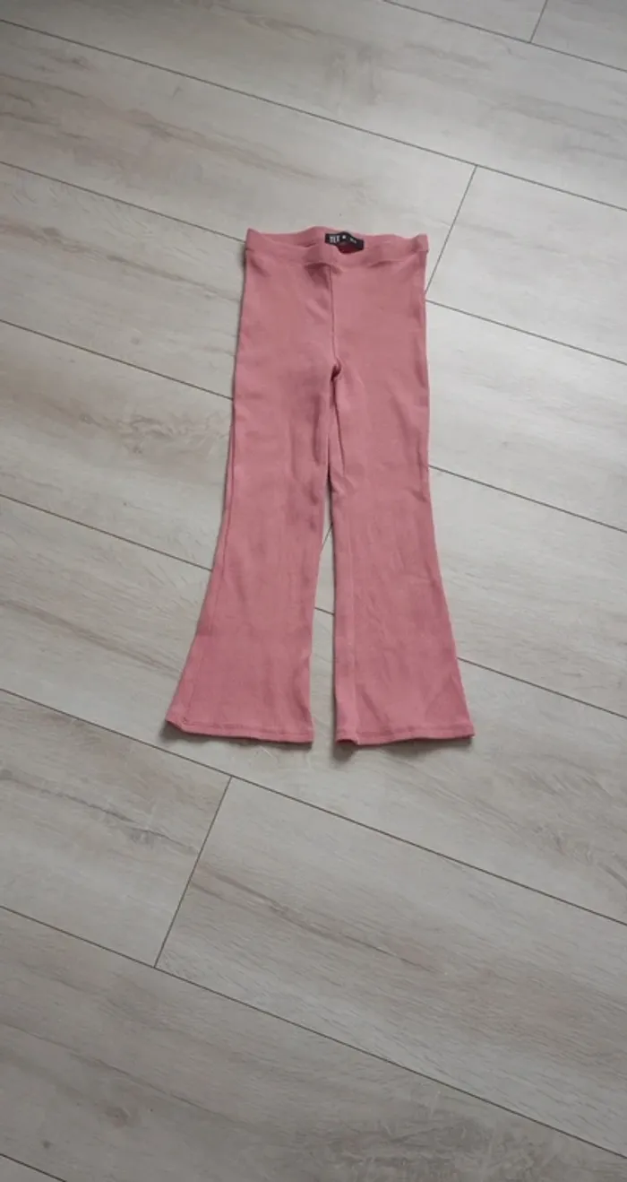 Pantalon legging évasé/pattes d'éléphant légèrement côtelé