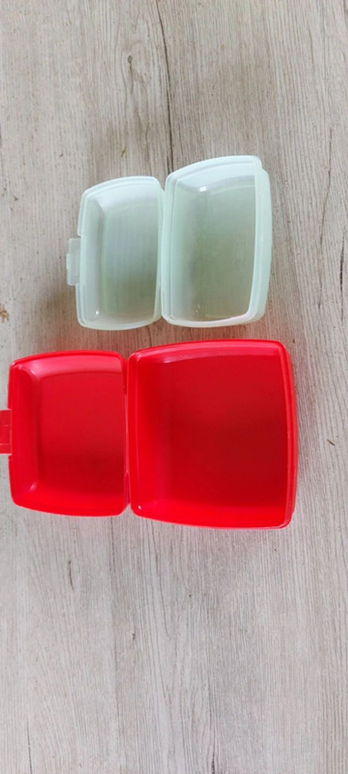 1 boite à tartine rouge en plastique, Mickey, peu utilisée - photo numéro 2