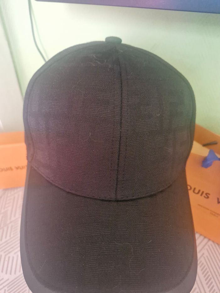 Casquette fendi noir - photo numéro 2