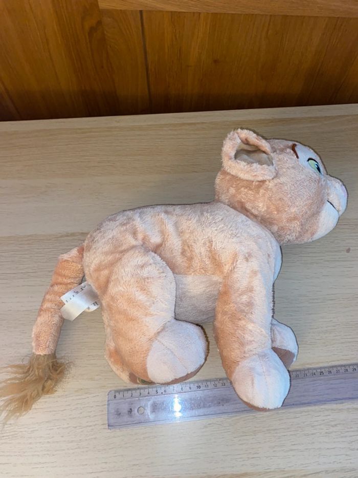 Peluche moyenne disney lion lionne lionceau Nala store - photo numéro 3