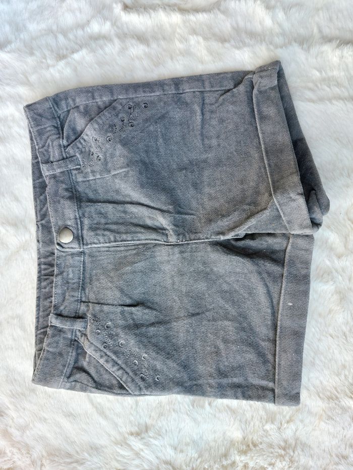 Short fille