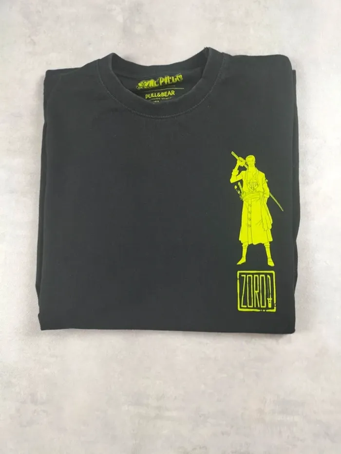 T-shirt One Piece Zoro – Pull&Bear (Taille M)