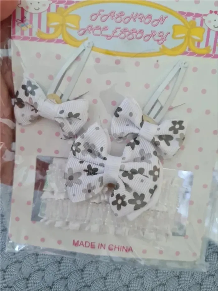 Lot accessoires blanc pour cheveux - photo numéro 2